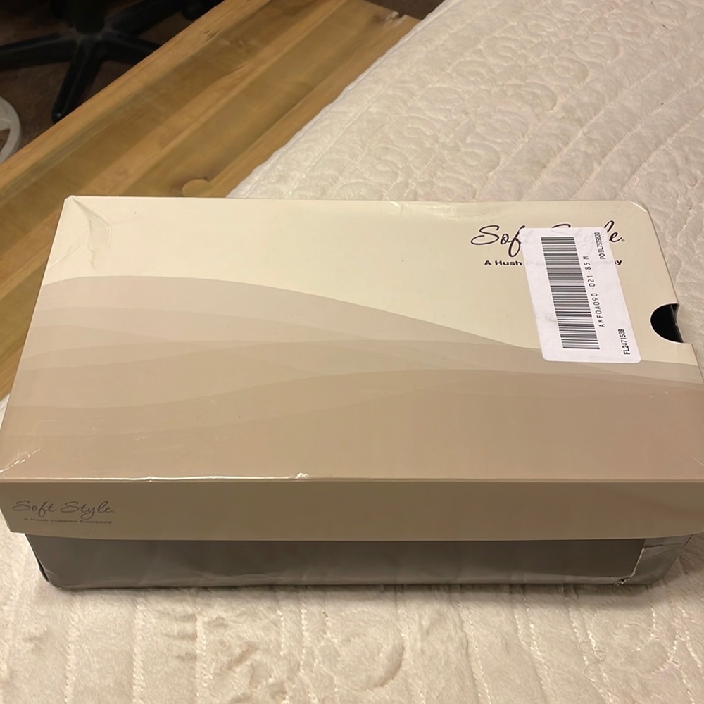 Brand new women’s shoes size 8 1/2 with  Brown